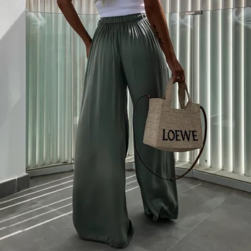Effortlessly Elegant Trousers with a Timeless Design