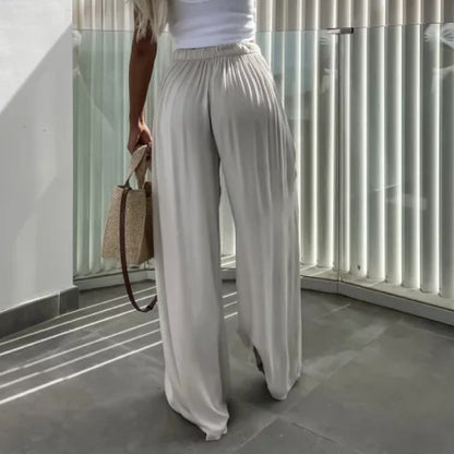 Effortlessly Elegant Trousers with a Timeless Design