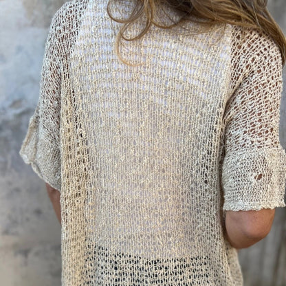Effortlessly Elegant Top with a Timeless Design