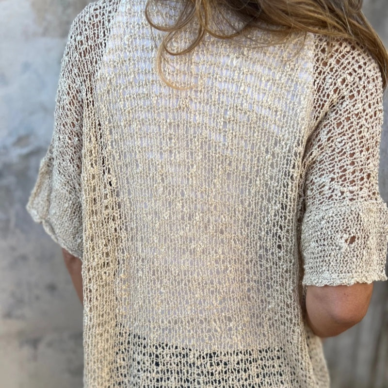 Effortlessly Elegant Top with a Timeless Design