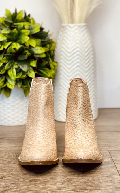 Chic Orthopedic Shoes with Unique Design