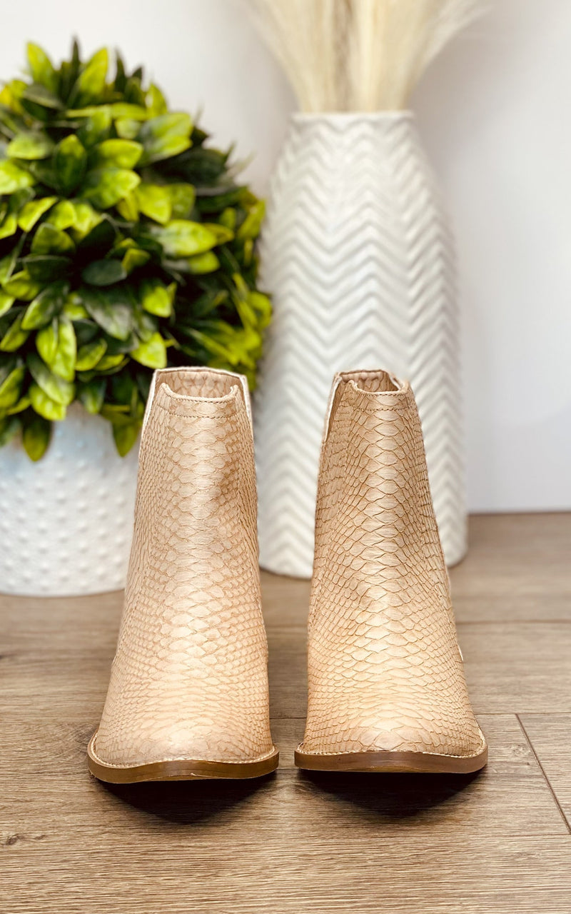 Chic Orthopedic Shoes with Unique Design