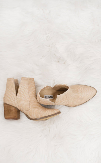 Chic Orthopedic Shoes with Unique Design