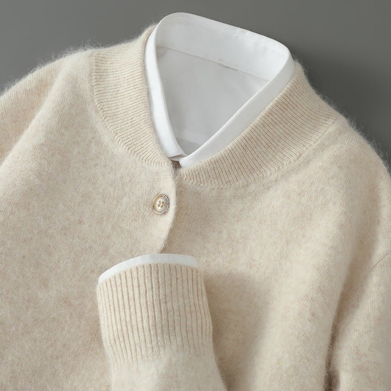 Effortlessly Elegant Sweater with a Timeless Design