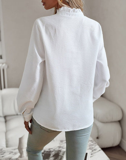 Well Tailored Blouse with a Graceful Silhouette