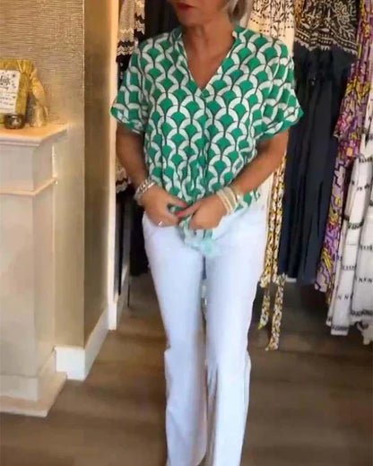 Well Tailored Blouse with a Graceful Silhouette