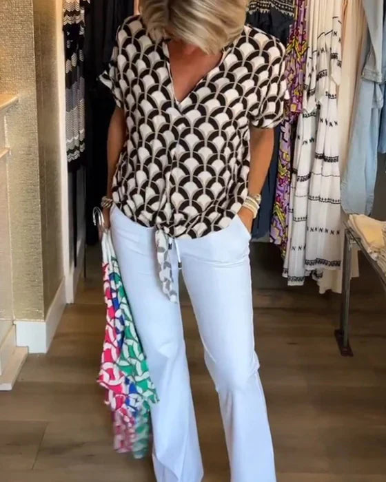 Well Tailored Blouse with a Graceful Silhouette