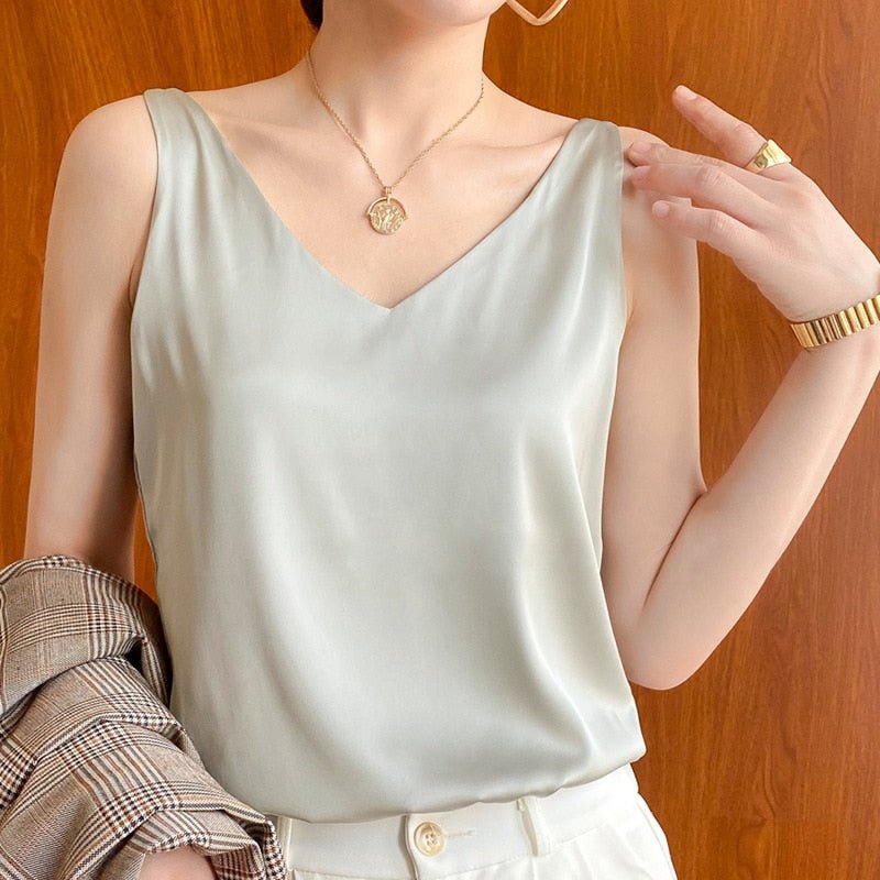 Beautifully Finished Top in a Timeless Design