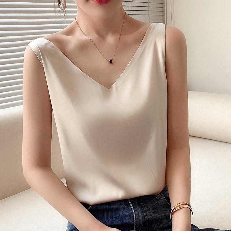 Beautifully Finished Top in a Timeless Design