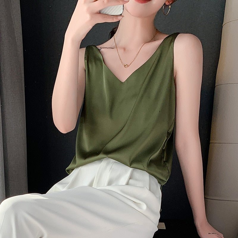 Beautifully Finished Top in a Timeless Design