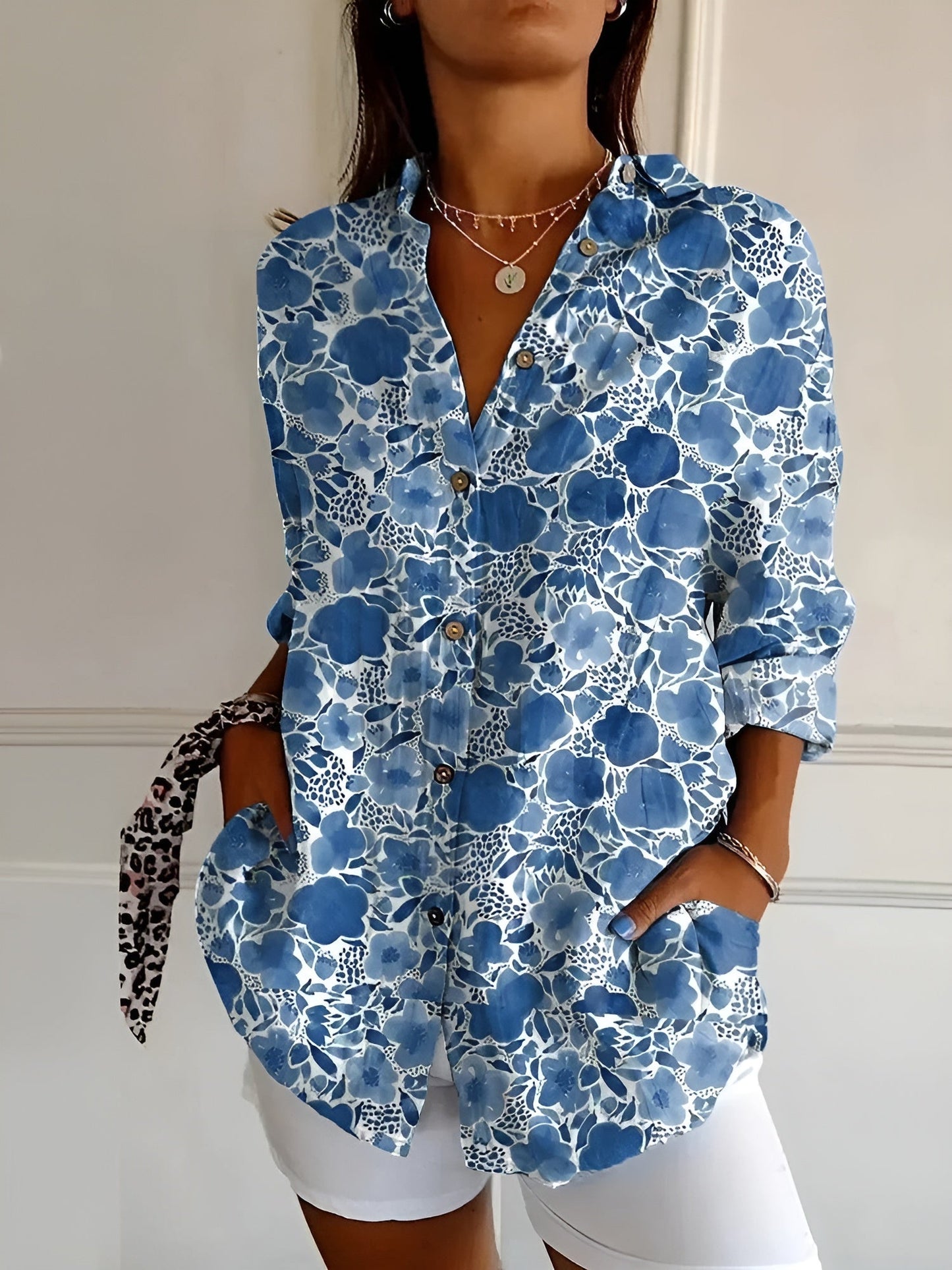 Well Tailored Blouse with a Graceful Silhouette