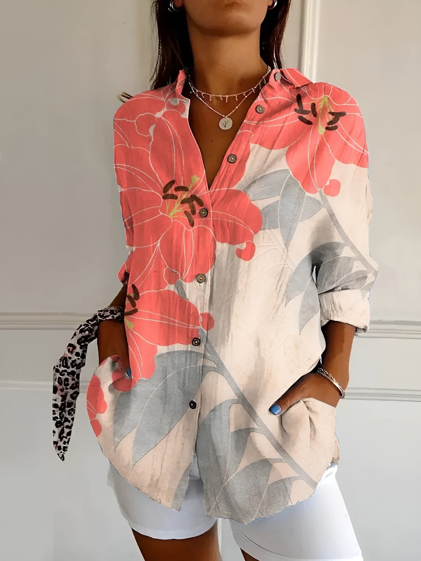 Well Tailored Blouse with a Graceful Silhouette