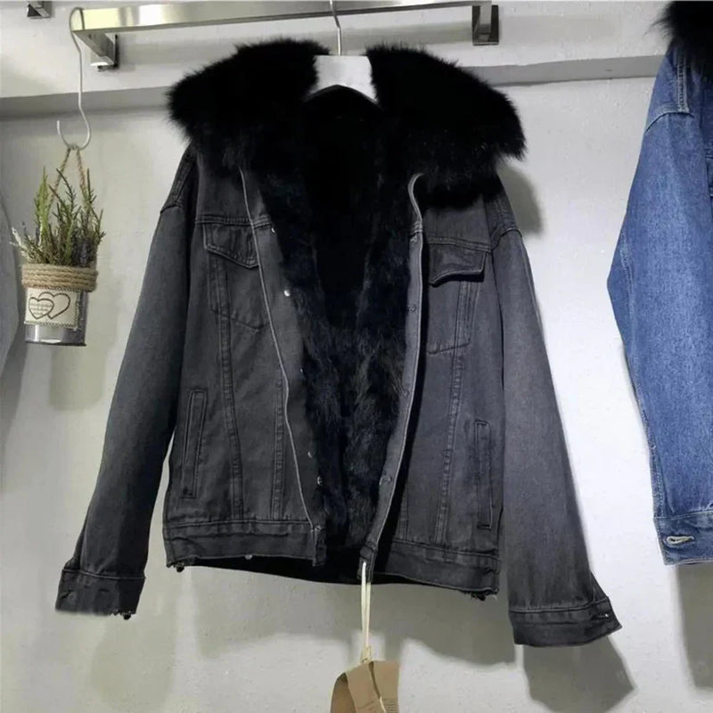 Beautifully Finished Coat in a Timeless Design