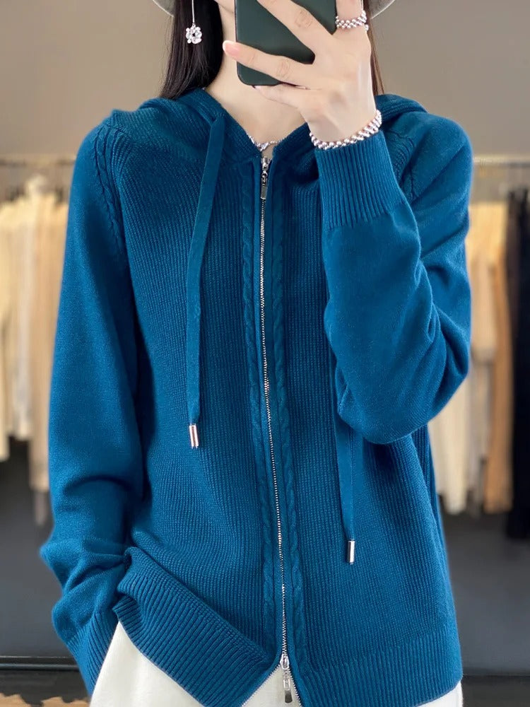 Well Tailored Sweater with a Graceful Silhouette