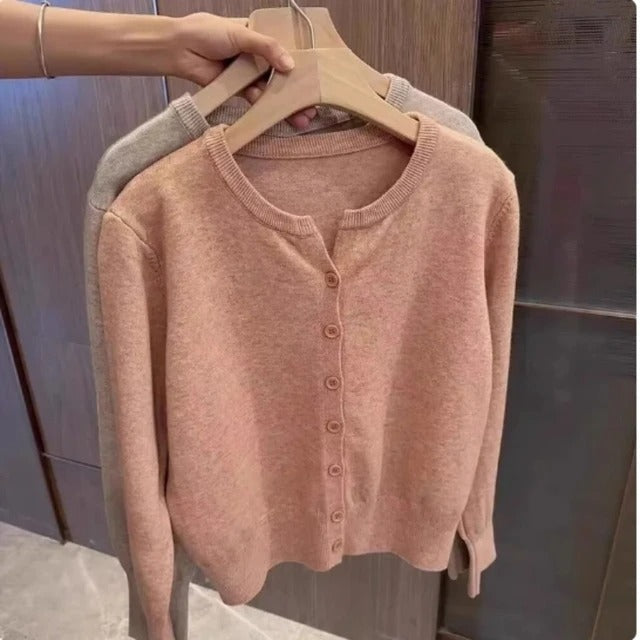 Effortlessly Elegant Sweater with a Timeless Design