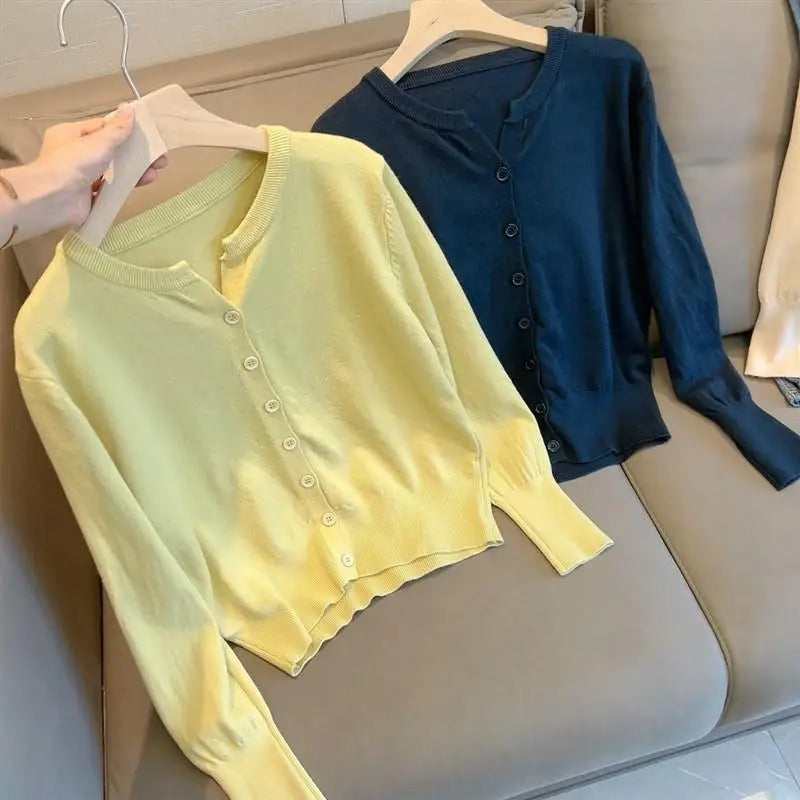 Effortlessly Elegant Sweater with a Timeless Design