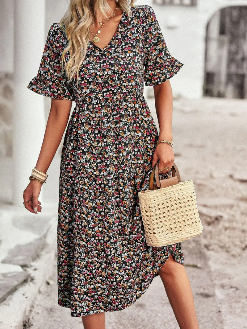 Effortlessly Elegant Dress with a Timeless Design