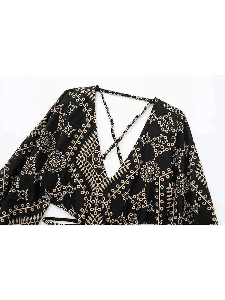Effortlessly Elegant Dress with a Timeless Design