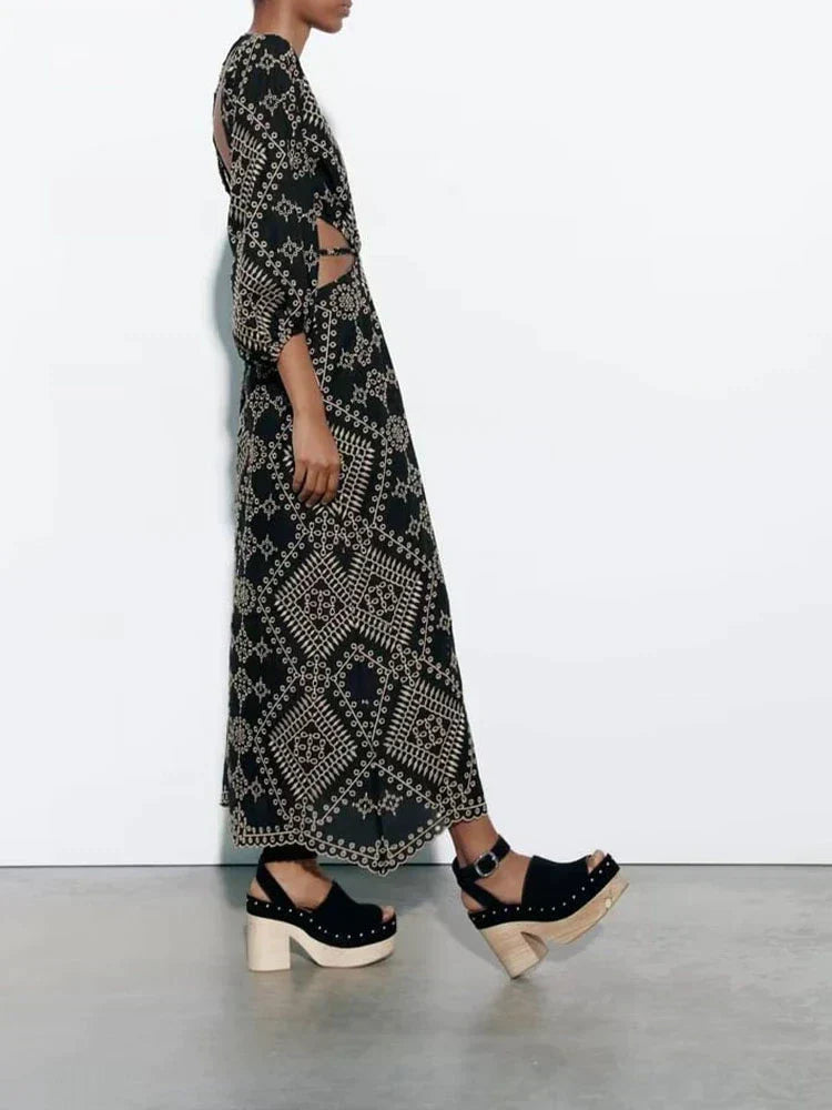 Effortlessly Elegant Dress with a Timeless Design