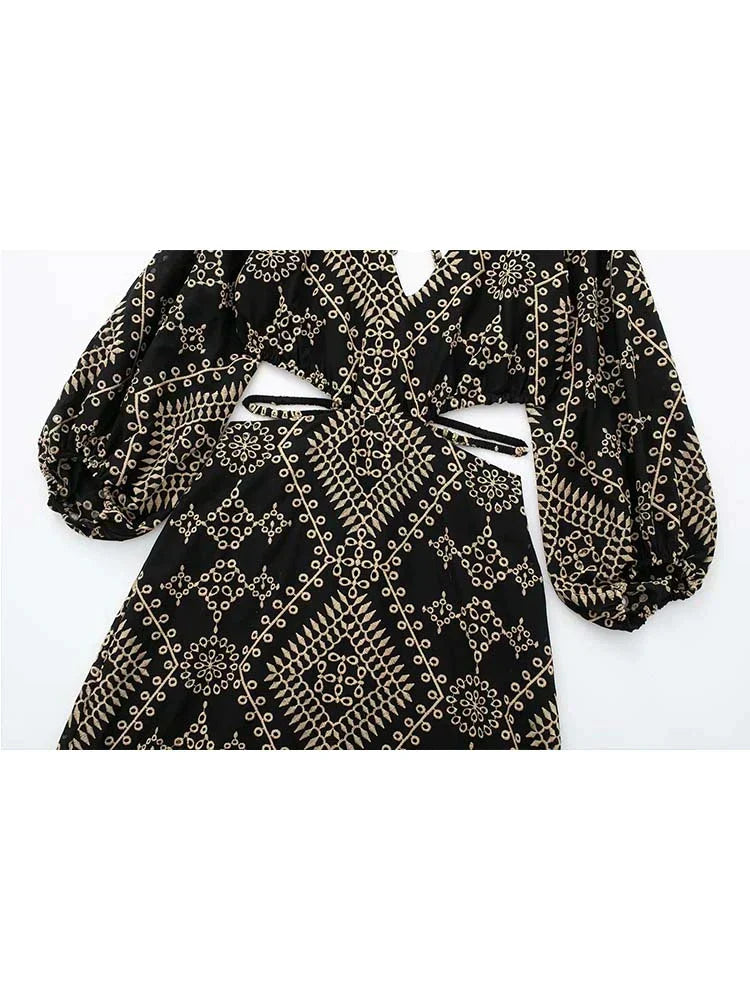 Effortlessly Elegant Dress with a Timeless Design