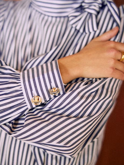 Effortlessly Elegant Blouse with a Timeless Design