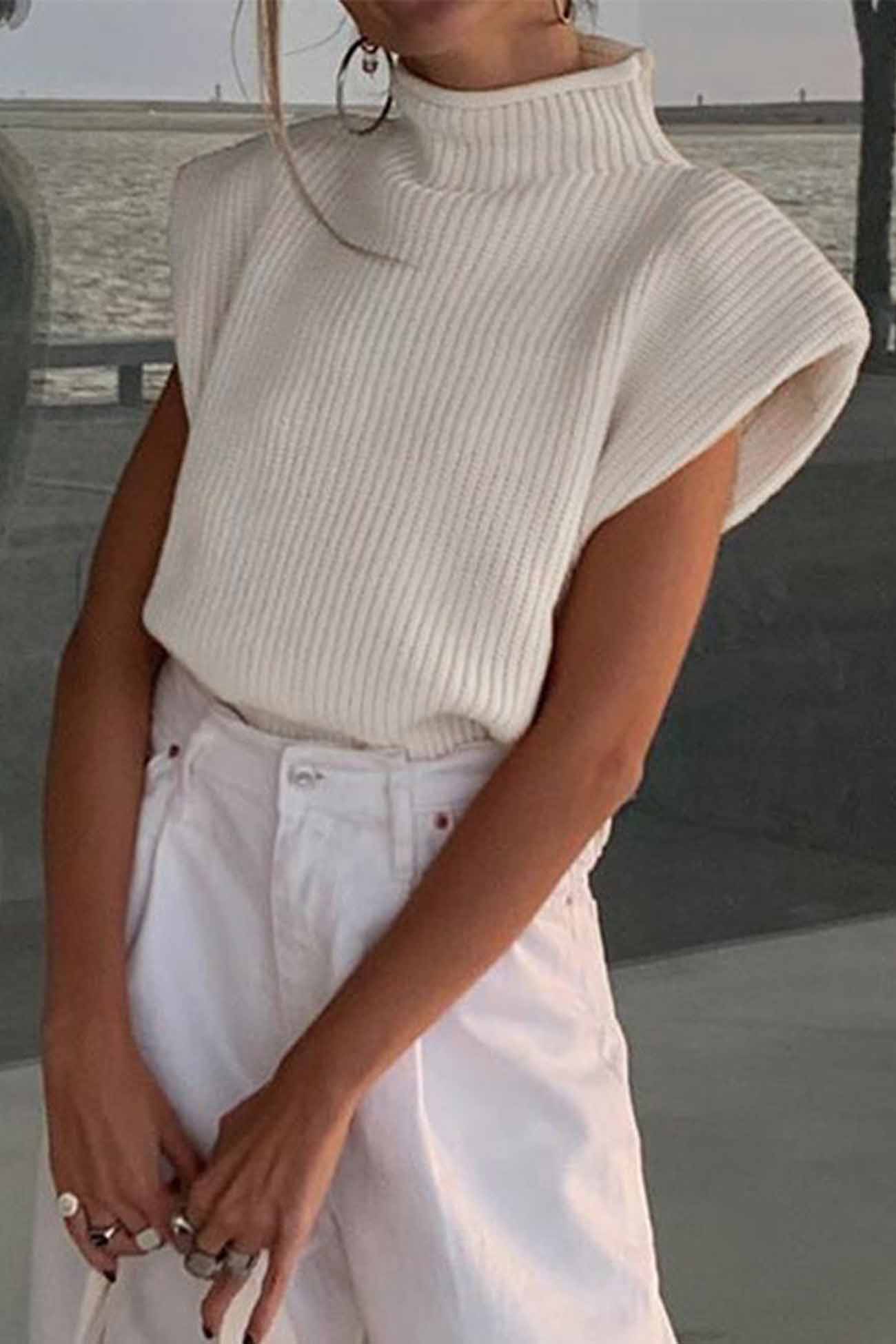 Effortlessly Elegant Sweater with a Timeless Design
