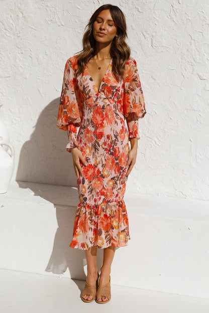 Gracefully Styled Dress for Any Occasion