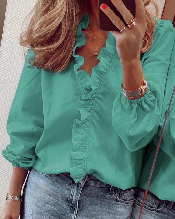 Sophisticated Blouse with a Clean Classic Look