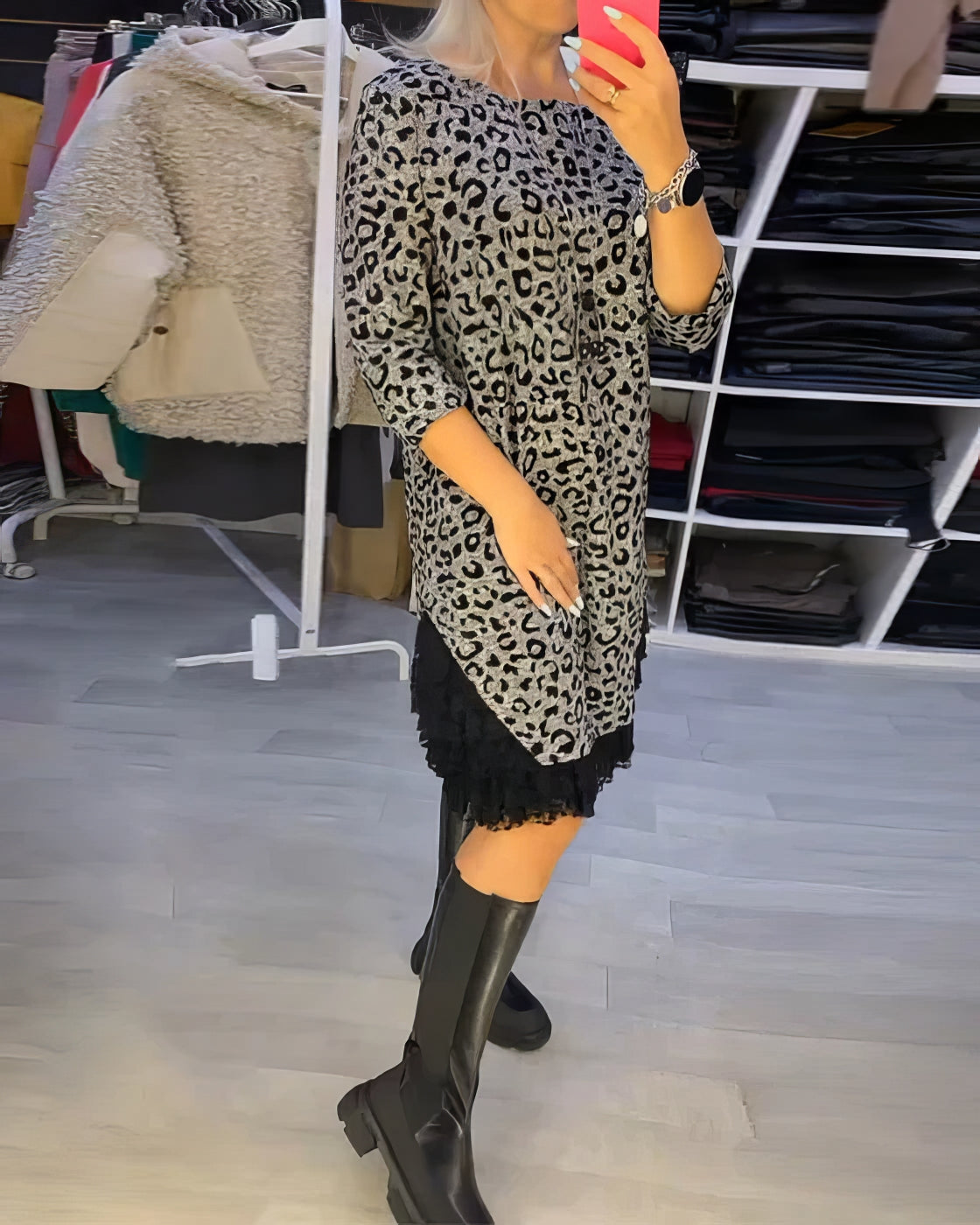 Beautifully Finished Dress in a Timeless Design