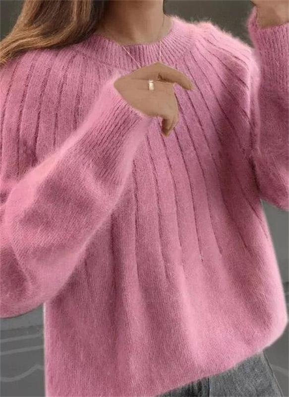 Well Tailored Sweater with a Graceful Silhouette