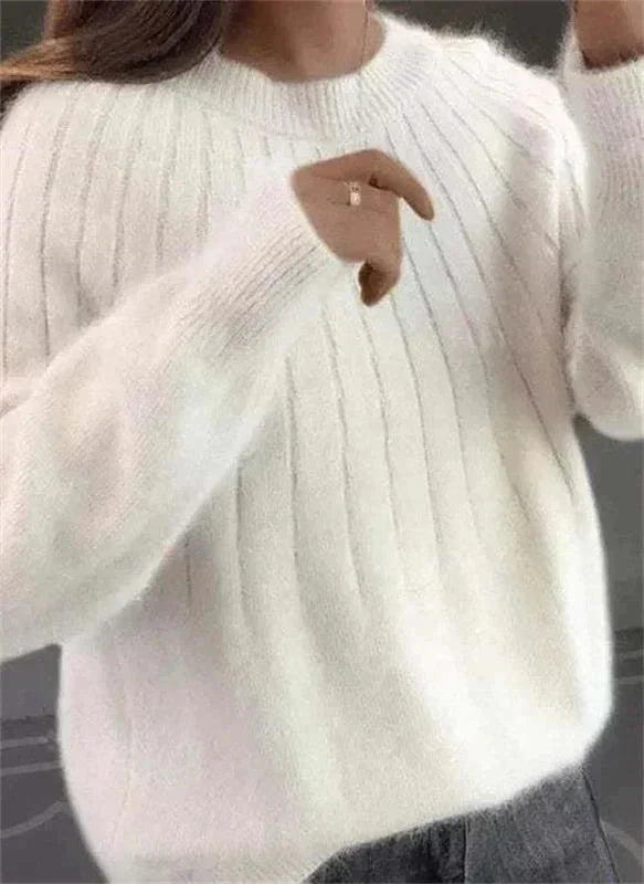 Well Tailored Sweater with a Graceful Silhouette