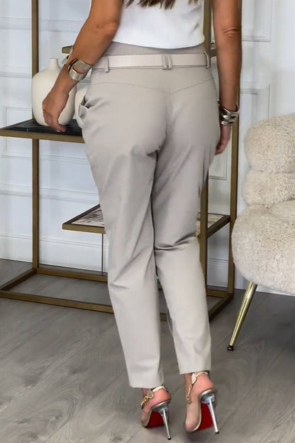 Well Tailored Pants with a Graceful Silhouette