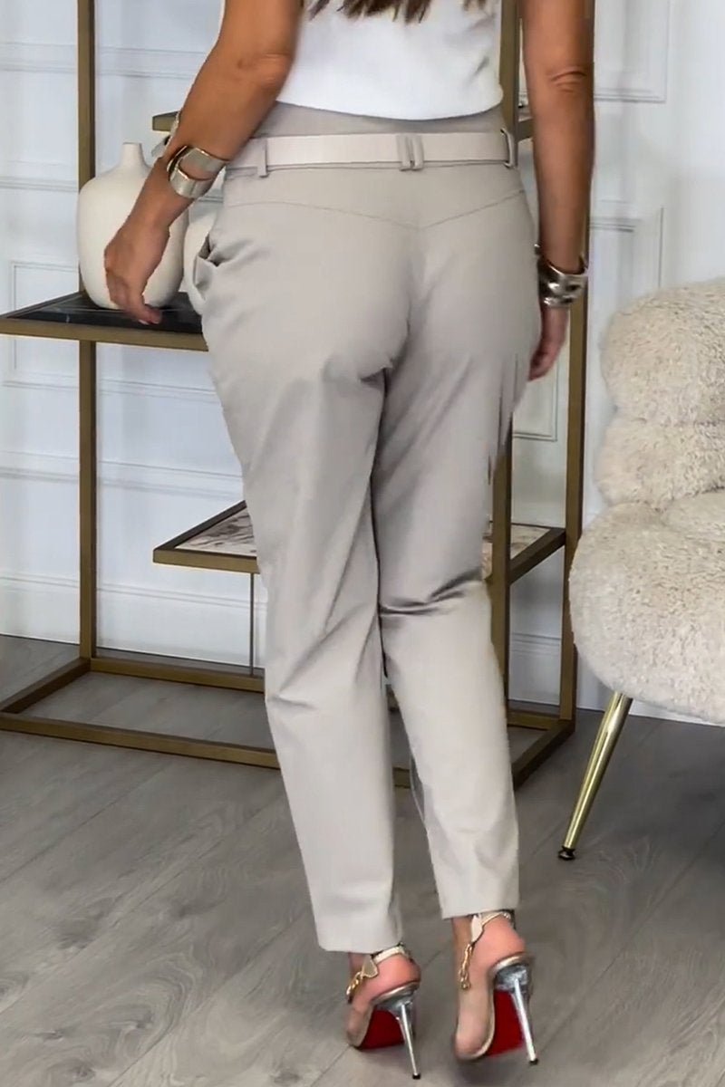 Well Tailored Pants with a Graceful Silhouette