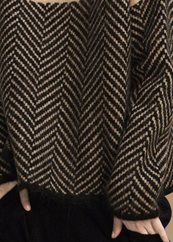 Well Tailored Sweater with a Graceful Silhouette